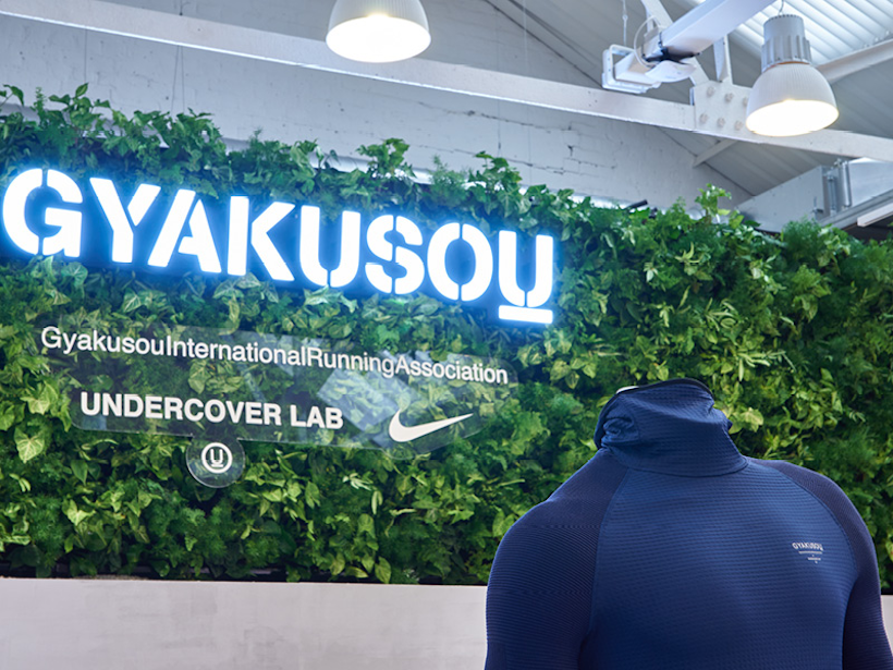 Using illuminated signs can draw more attention to both the living wall and the brand message.
