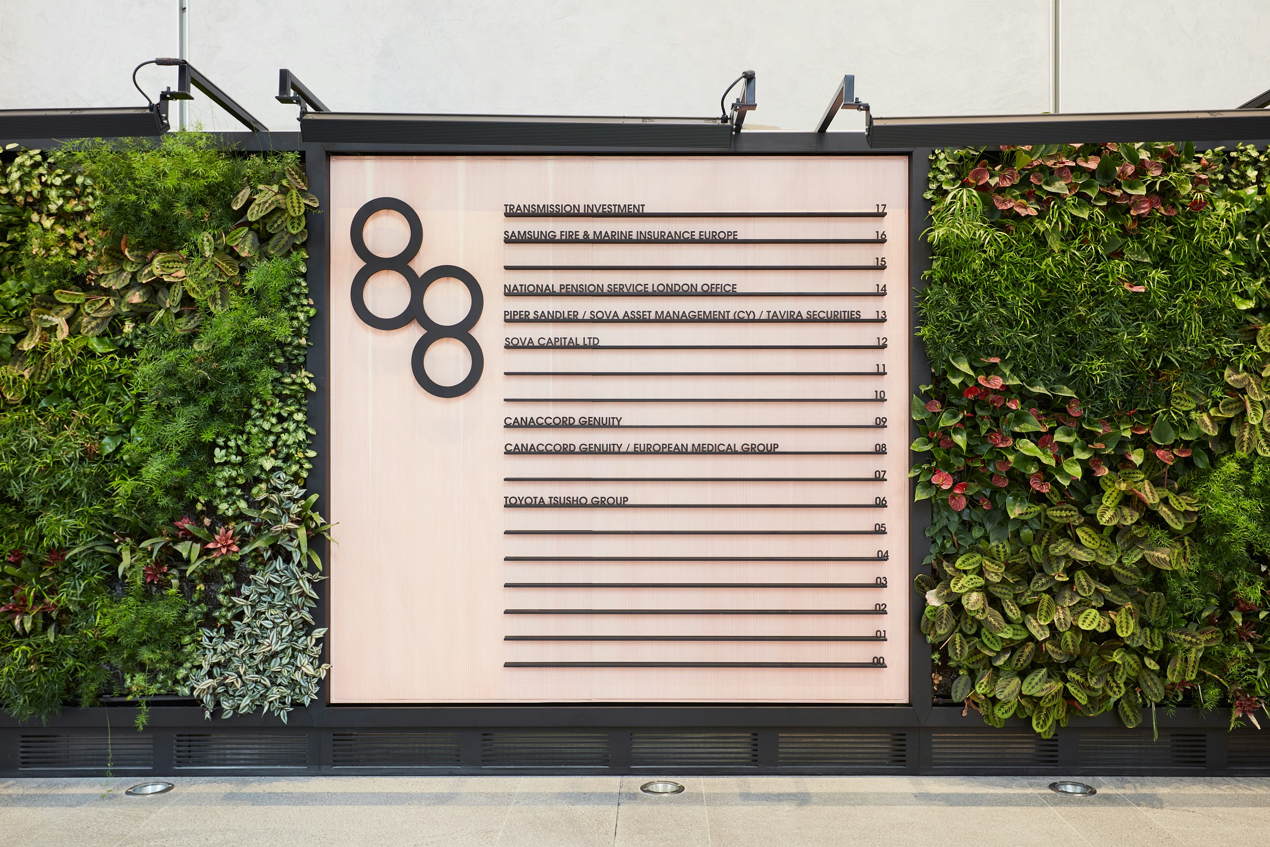 Living wall wood street