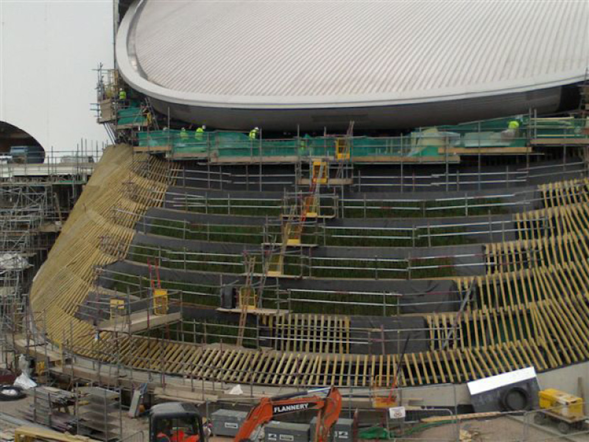 construction of the ampitheatre style building at olympic aquatic centre