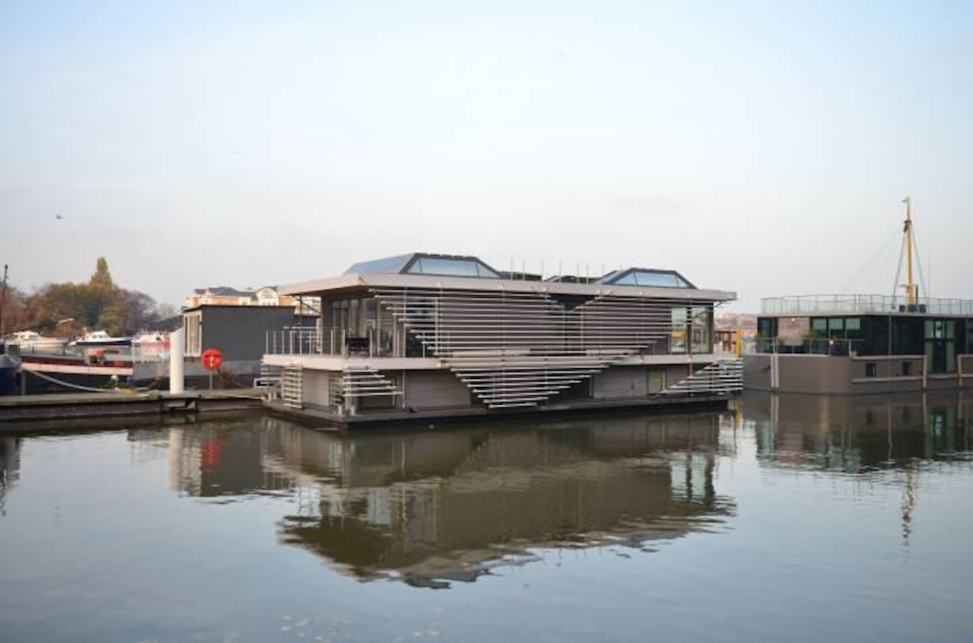 house boat on the river thames